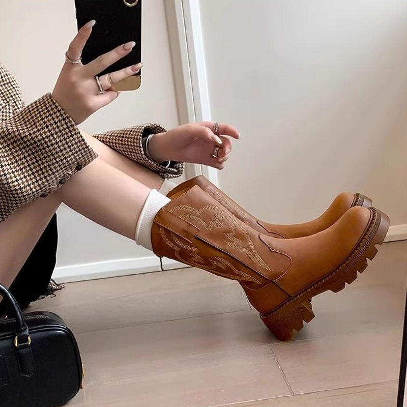 Embroidery On Leather - Sepatu Boots Wanita Setengah Tinggi Kulit