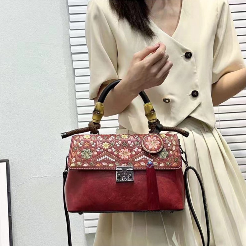 Johnature Tas Kulit Wanita Che - Embroidery On Leather ulasan dan harga