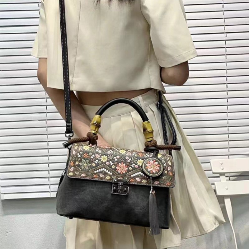 Johnature Tas Kulit Wanita Che - Embroidery On Leather ulasan dan harga