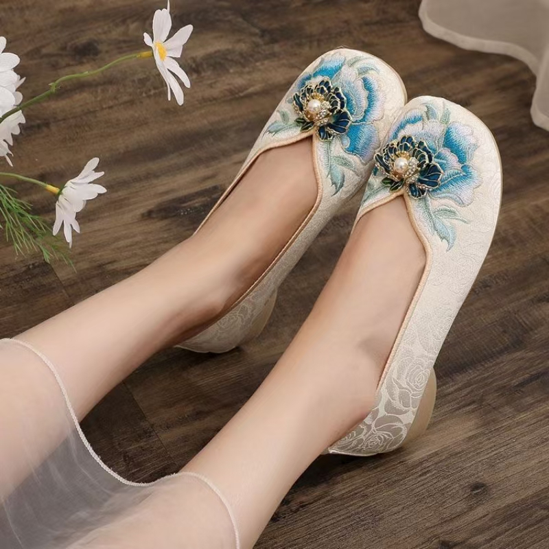 Sepatu Kain Bordir Hak Rendah  - Embroidery Cloth ulasan dan harga